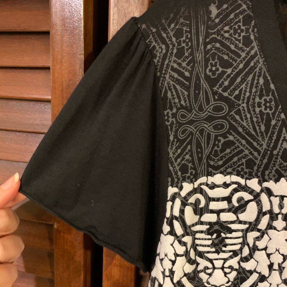 Black and White Damask Tunic NWOT - Picture 4 of 6